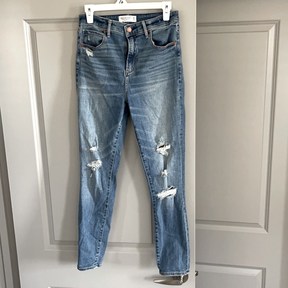 A&F Super Skinny High Rise - Sz 30/10